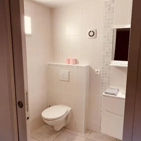 Independant Avec Jardin Et Acces Piscine * Nîmes