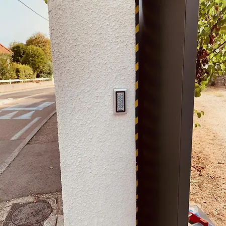 Independant Avec Jardin Et Acces Piscine Nîmes