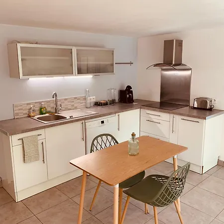 Independant Avec Jardin Et Acces Piscine Appartement