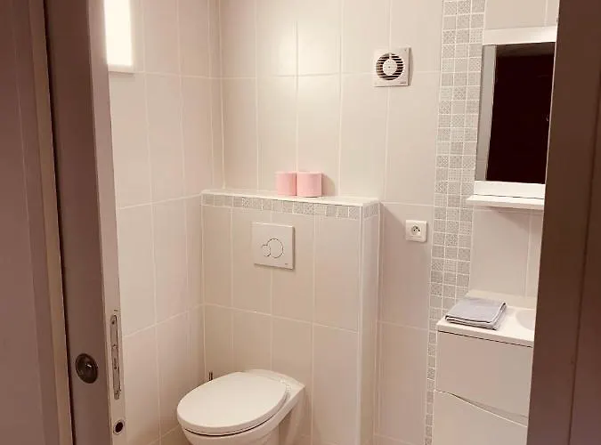 Independant Avec Jardin Et Acces Piscine * Nîmes