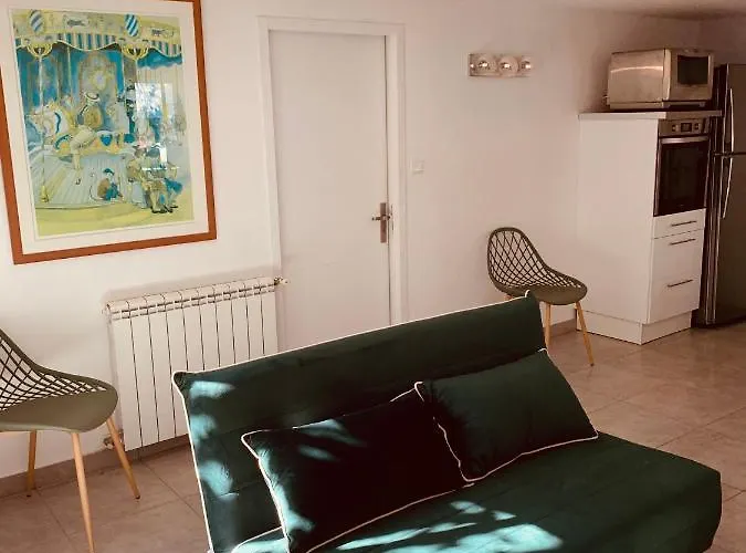 Apartmán Independant Avec Jardin Et Acces Piscine Nîmes
