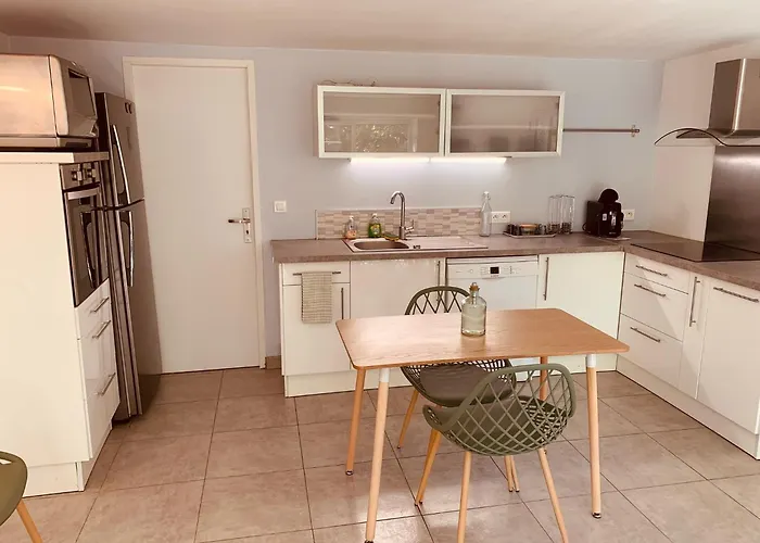 Independant Avec Jardin Et Acces Piscine * Nîmes