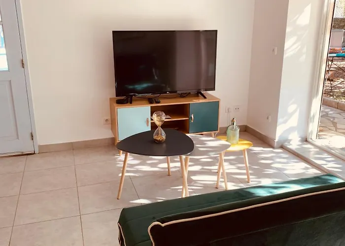 Independant Avec Jardin Et Acces Piscine Nîmes