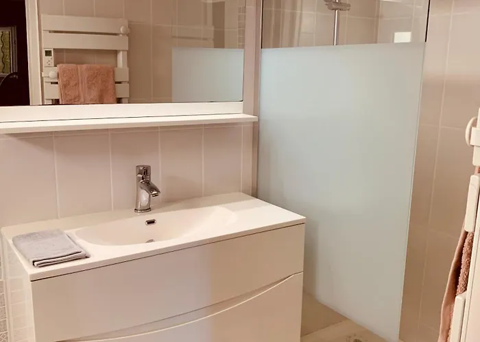 Independant Avec Jardin Et Acces Piscine *